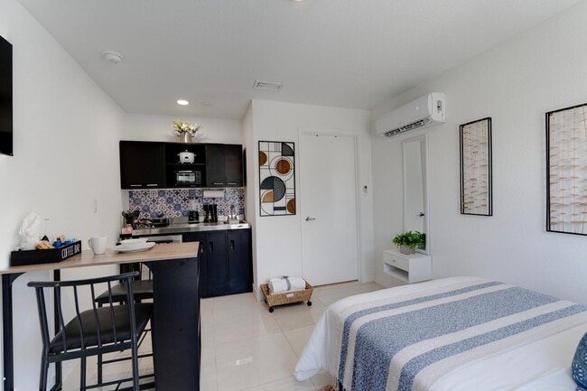 1112 NW 2nd St, Unit Studio