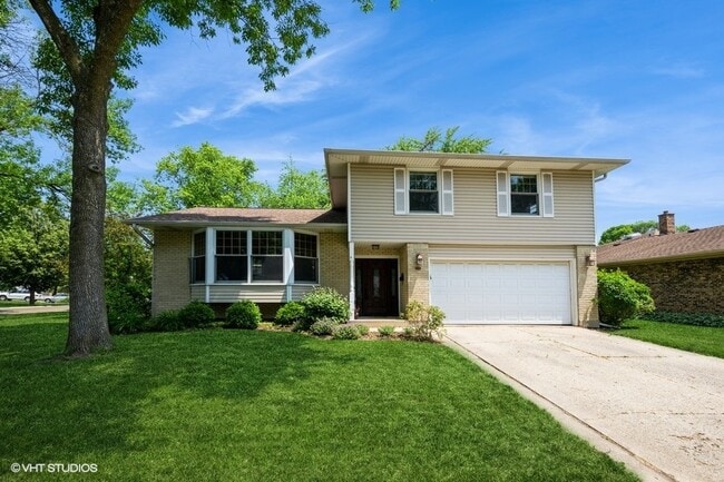 property at 2102 E Robinhood Ln