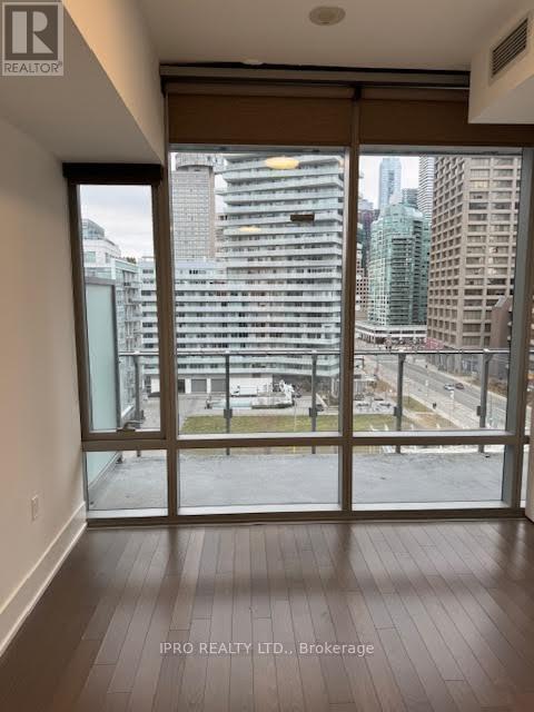 39-939 Queens Quay E in Toronto, ON - Building Photo