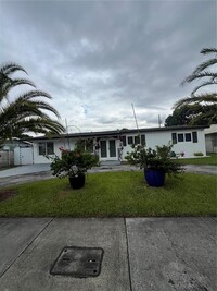 2641 SW 97th Ave in Miami, FL - Building Photo - Building Photo