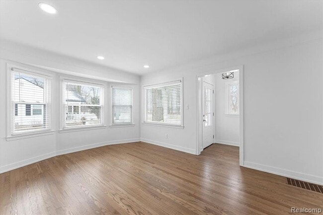 25161 Meridian Rd in Grosse Ile Township, MI - Building Photo - Building Photo