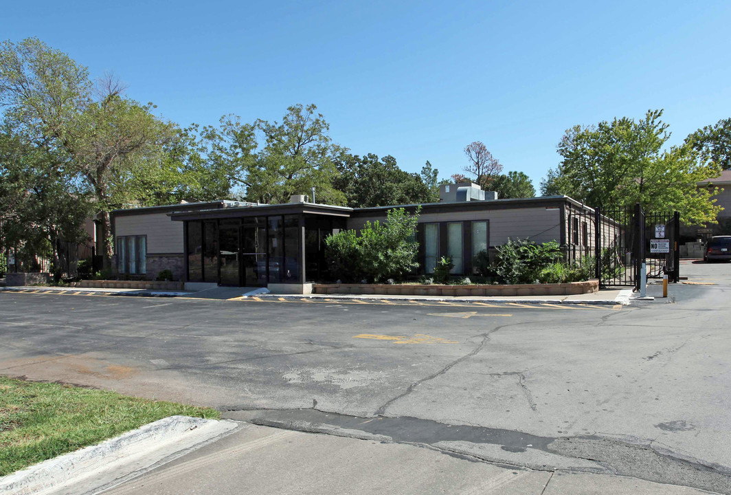 Bethany Square Apartments in Bethany, OK - Foto de edificio