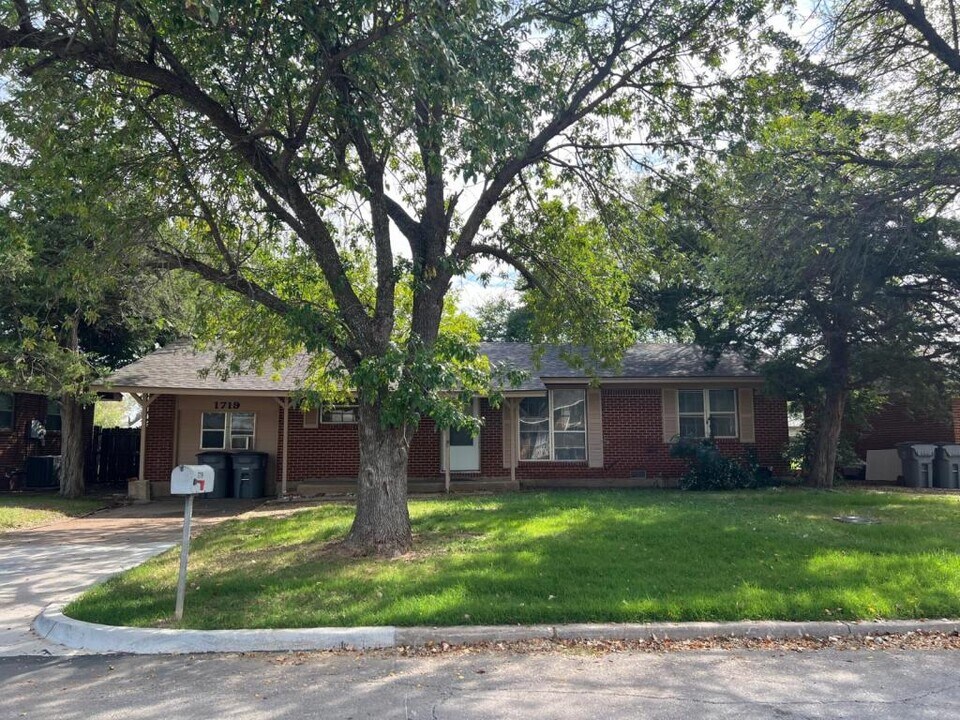 1719 NW 48th St in Lawton, OK - Building Photo