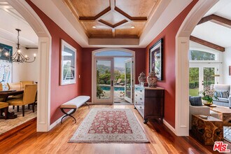 17589 Camino De Yatasto in Los Angeles, CA - Building Photo - Building Photo