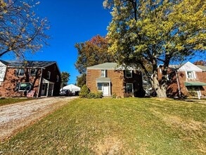 2319 Broad Blvd in Cuyahoga Falls, OH - Foto de edificio - Building Photo