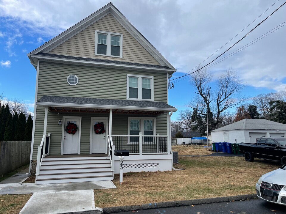 25 Osborne St, Unit 3 in Stratford, CT - Building Photo