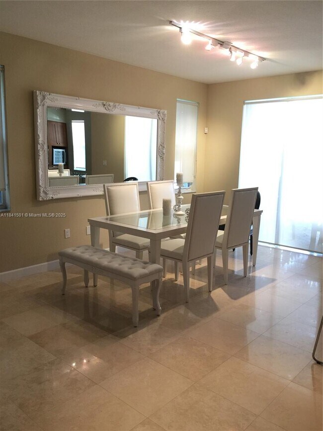 10770 NW 76th Ln in Medley, FL - Building Photo - Building Photo
