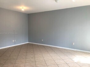 8209 SW 25th Ct in Miramar, FL - Building Photo - Building Photo