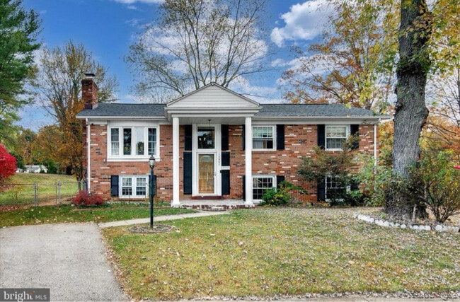 property at 13907 Grove Ct