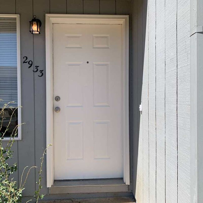 2933 SE 38th Ct in Hillsboro, OR - Building Photo - Building Photo