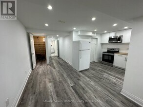 16 Napoleon Cres in Brampton, ON - Building Photo - Building Photo