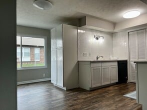 5381 Big Tyler Rd in Cross Lanes, WV - Building Photo - Building Photo