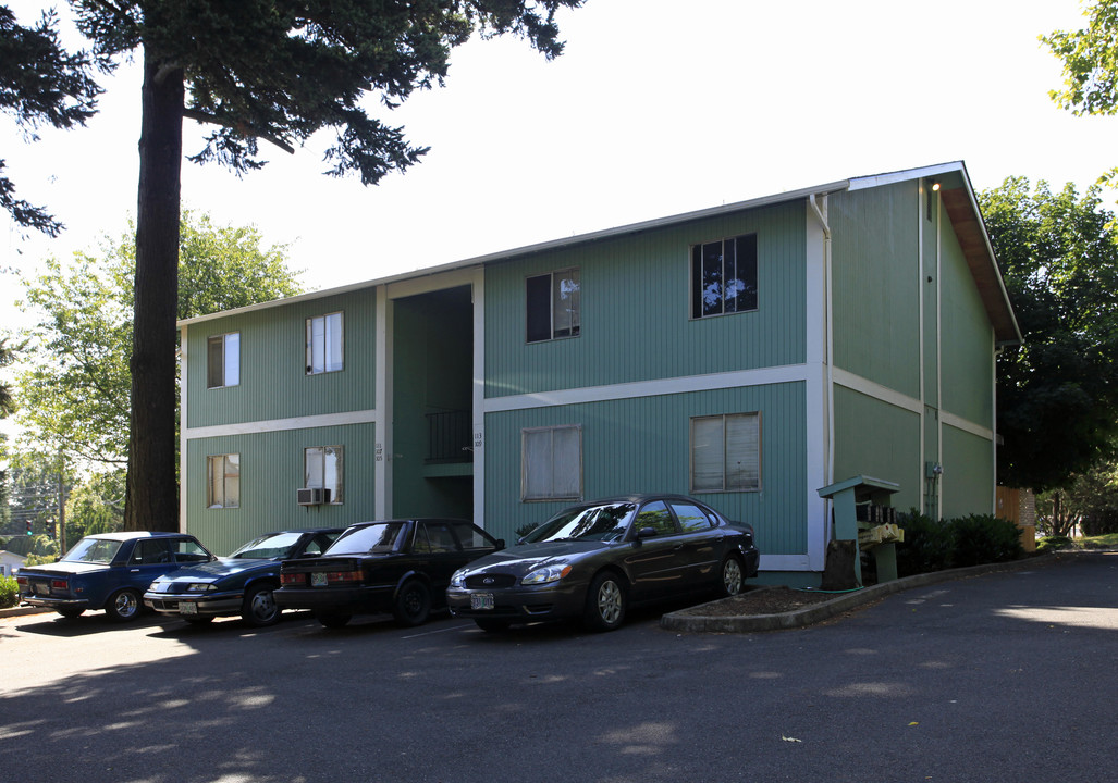 Barclay Square in Troutdale, OR - Building Photo