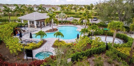 15082 Shady Palms Ln in Nokomis, FL - Building Photo - Building Photo
