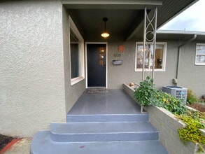 1608 E St in Lynden, WA - Building Photo - Building Photo