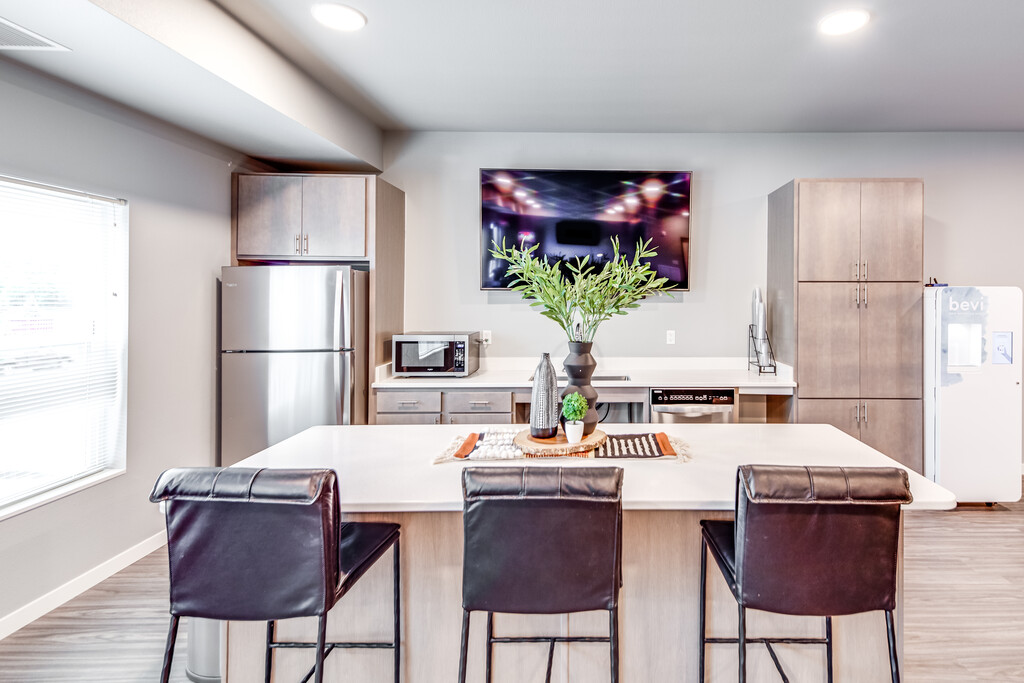 Flats at Neill Park Apartments in Burnsville, MN