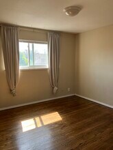 945 40th St, Unit D in Oakland, CA - Foto de edificio - Building Photo