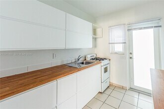 1247 Marseille Dr in Miami Beach, FL - Building Photo - Building Photo