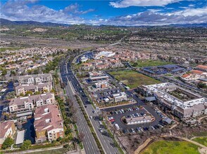 28301 Esplanada Dr in Santa Clarita, CA - Building Photo - Building Photo