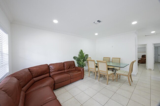 4591 Purdy Ln in West Palm Beach, FL - Building Photo - Building Photo