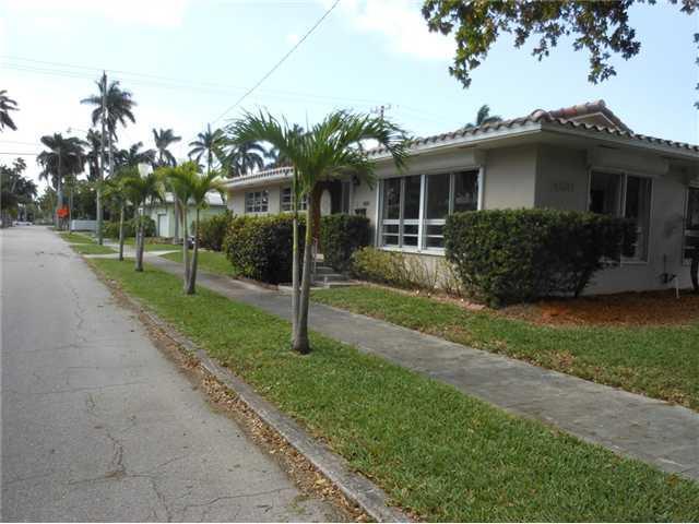 1400 Polk St in Hollywood, FL - Foto de edificio - Building Photo