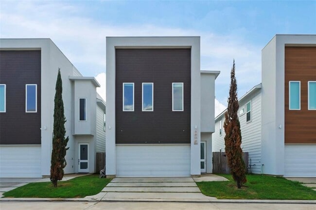 5509 Paraiso Pl