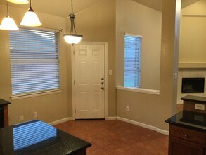 2306 Valley Creek Dr in Garland, TX - Foto de edificio - Building Photo