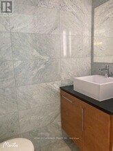 121-T121 McMahon Dr in Toronto, ON - Building Photo - Building Photo