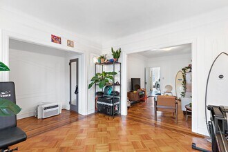 37 St Pauls Ave in Jersey City, NJ - Building Photo - Building Photo