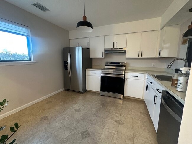 66 Simsbury Landing in Simsbury, CT - Building Photo - Building Photo