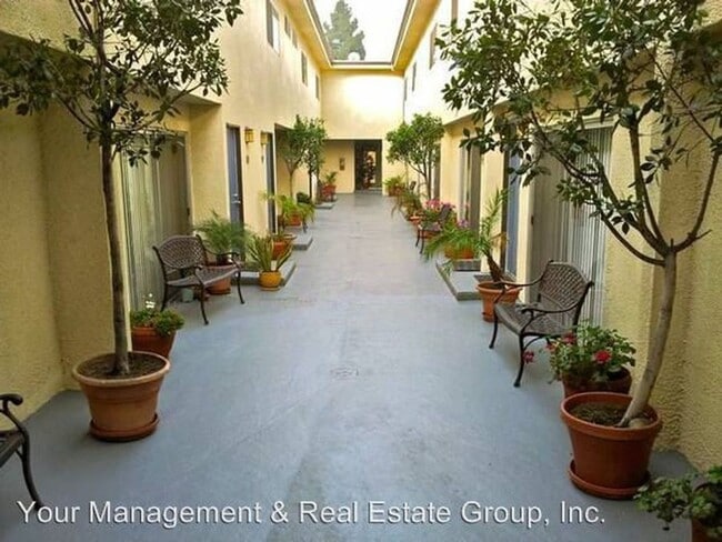 12835 Kling St, Unit 107 in Los Angeles, CA - Building Photo - Building Photo