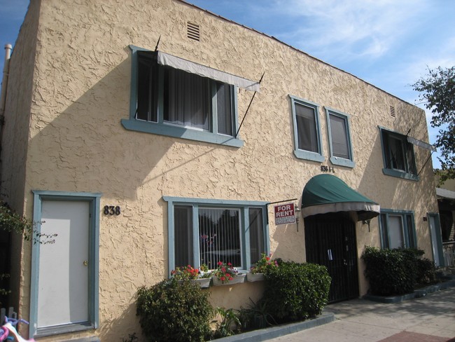 834-838 Maine Ave in Long Beach, CA - Foto de edificio - Building Photo