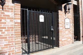 Granada Apartments in Galveston, TX - Foto de edificio - Building Photo