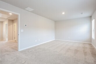 943 Equine Dr in Roebuck, SC - Building Photo - Building Photo