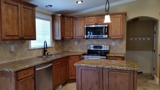 5787 Lakeside Dr in Murray, UT - Building Photo - Building Photo