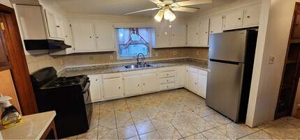 39 Hopper St in Prospect Park, NJ - Foto de edificio - Building Photo