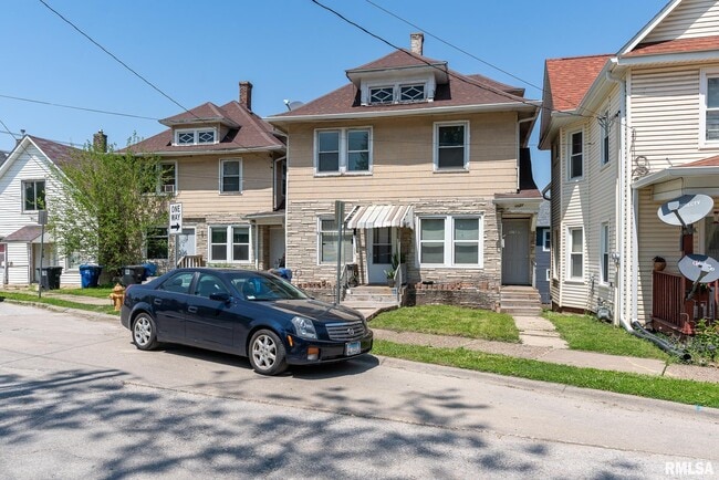 property at 1527 8th Ave