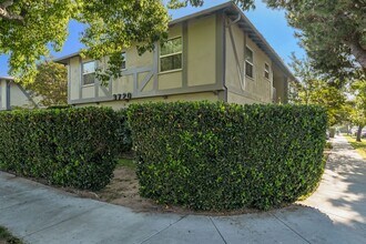 3720 W Chandler Blvd in Burbank, CA - Building Photo - Building Photo