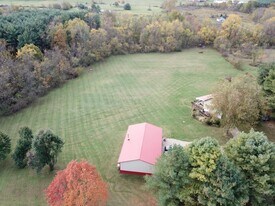 4841 Julian Rd SW in Amanda, OH - Building Photo