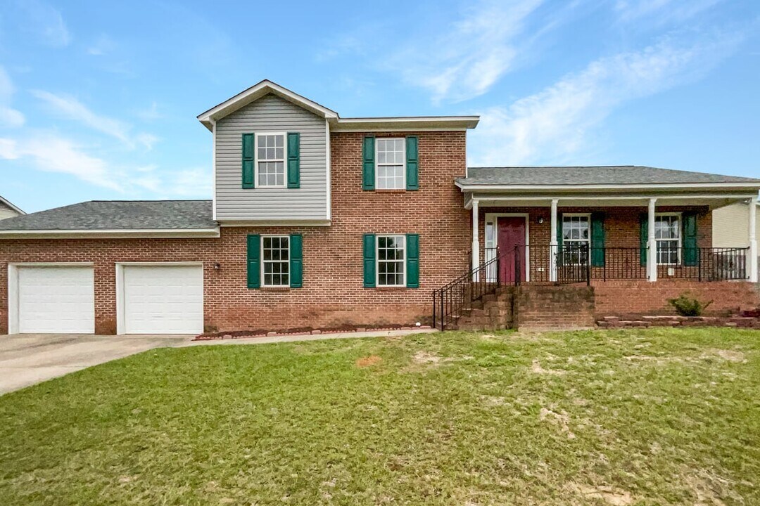 6017 Woodspring Dr in Hope Mills, NC - Building Photo