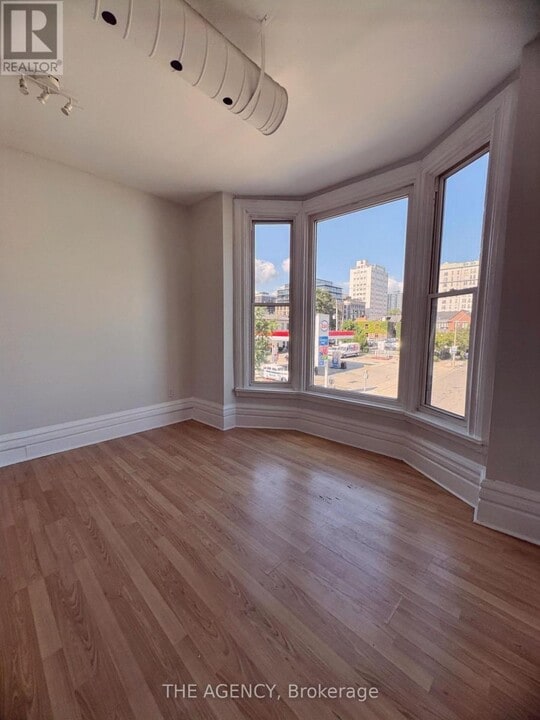 139 John St S in Hamilton, ON - Building Photo