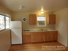 1841 Kincaid St in Eugene, OR - Building Photo - Building Photo