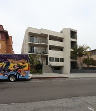 255 Loma Dr in Los Angeles, CA - Foto de edificio - Building Photo