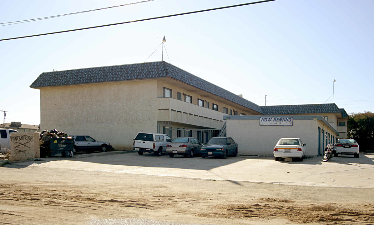 15615 Tokay St in Victorville, CA - Building Photo