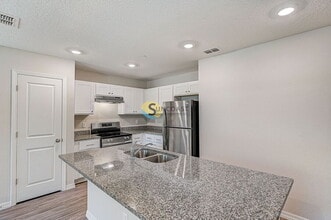 9532 Hood Rd in Jacksonville, FL - Foto de edificio - Building Photo