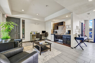 Midtown Grove in Houston, TX - Building Photo - Interior Photo