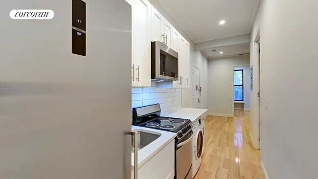 315 E 57th St in New York, NY - Building Photo - Building Photo