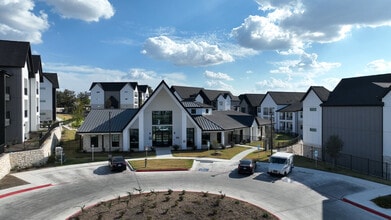 Istana At Wurzbach in San Antonio, TX - Building Photo - Building Photo