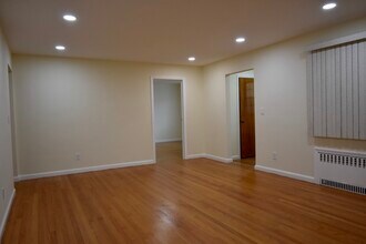 356 Slocum Way in Fort Lee, NJ - Building Photo - Building Photo