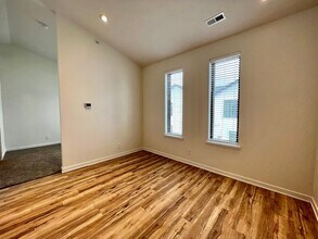 2230 R St, Unit 9 in Lincoln, NE - Foto de edificio - Building Photo